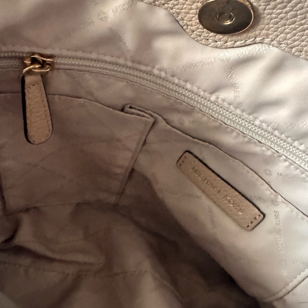 Michael Kors Soft Pebbled Leather Shoulder Bag – Blush Pink Stud Detail - Picture 6 of 17
